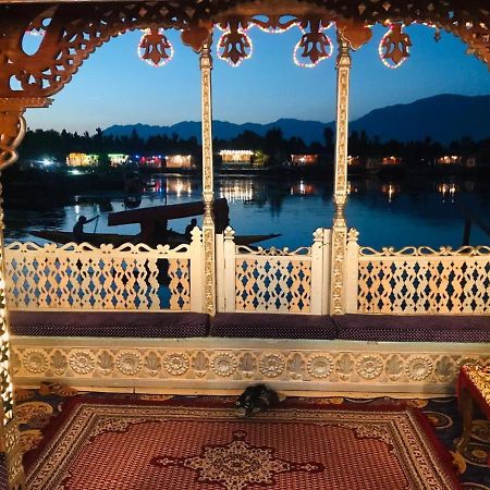 Houseboat Altaf And Transportation Hotel Srinagar  Exterior photo