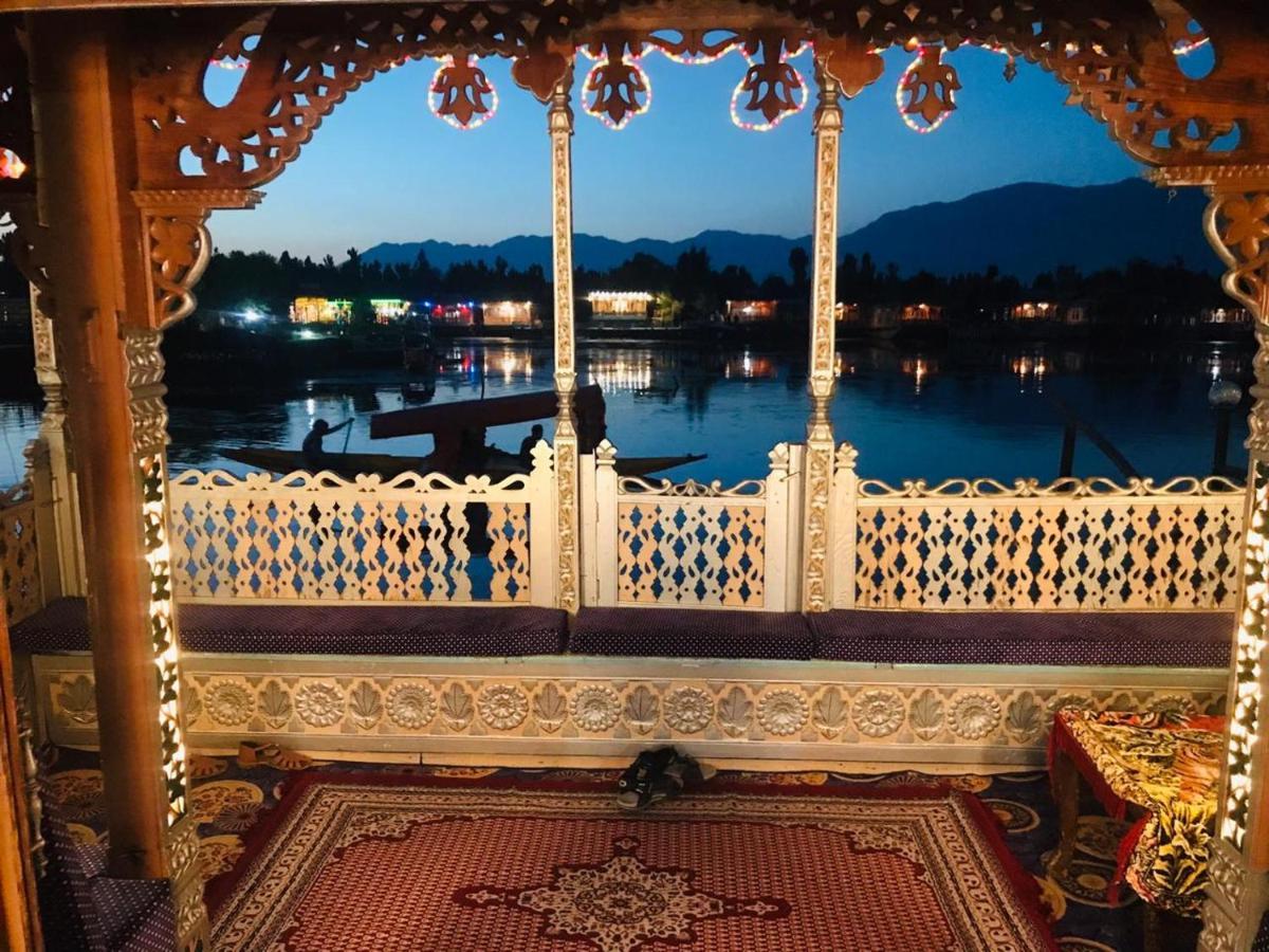 Houseboat Altaf And Transportation Hotel Srinagar  Exterior photo