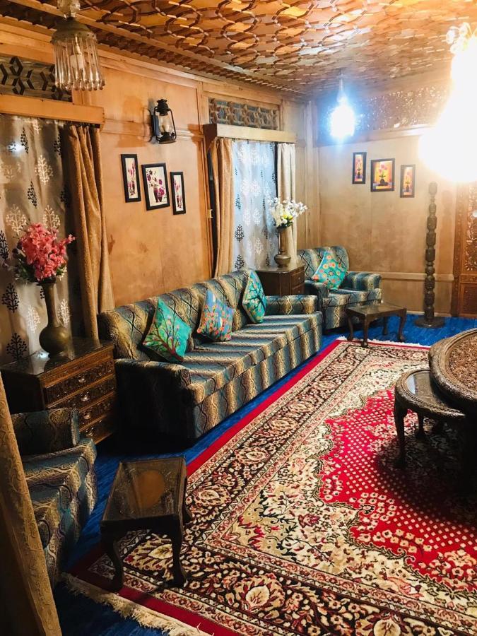 Houseboat Altaf And Transportation Hotel Srinagar  Exterior photo