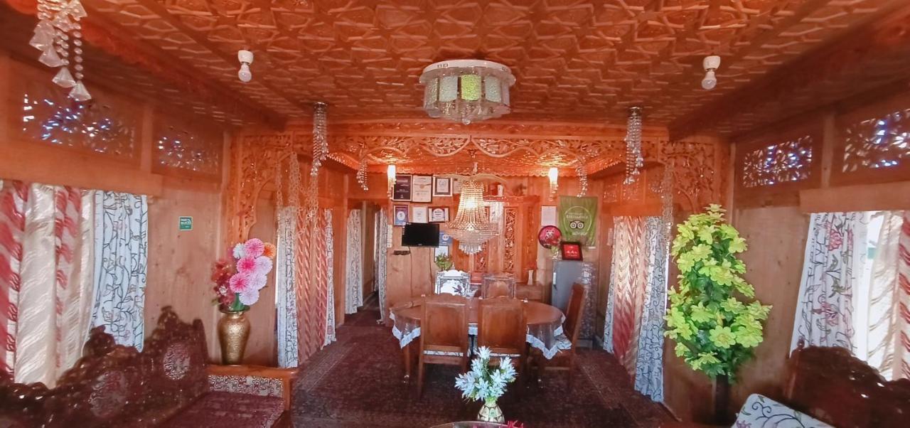 Houseboat Altaf And Transportation Hotel Srinagar  Exterior photo