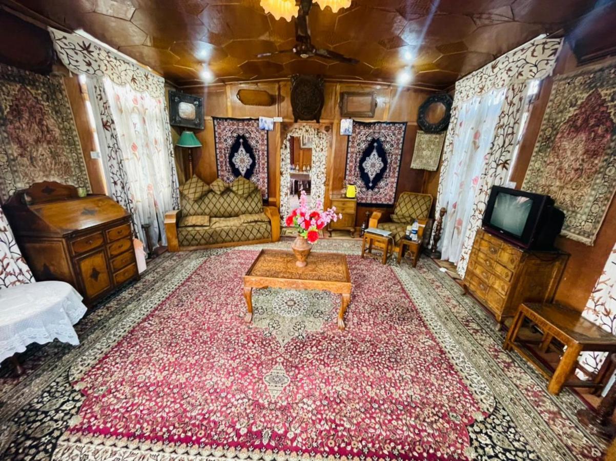 Houseboat Altaf And Transportation Hotel Srinagar  Exterior photo
