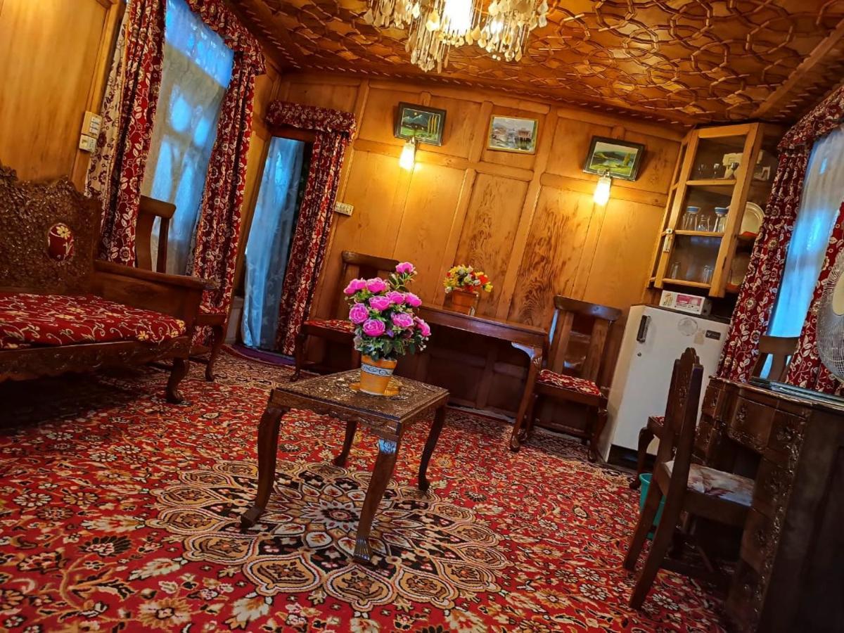 Houseboat Altaf And Transportation Hotel Srinagar  Exterior photo