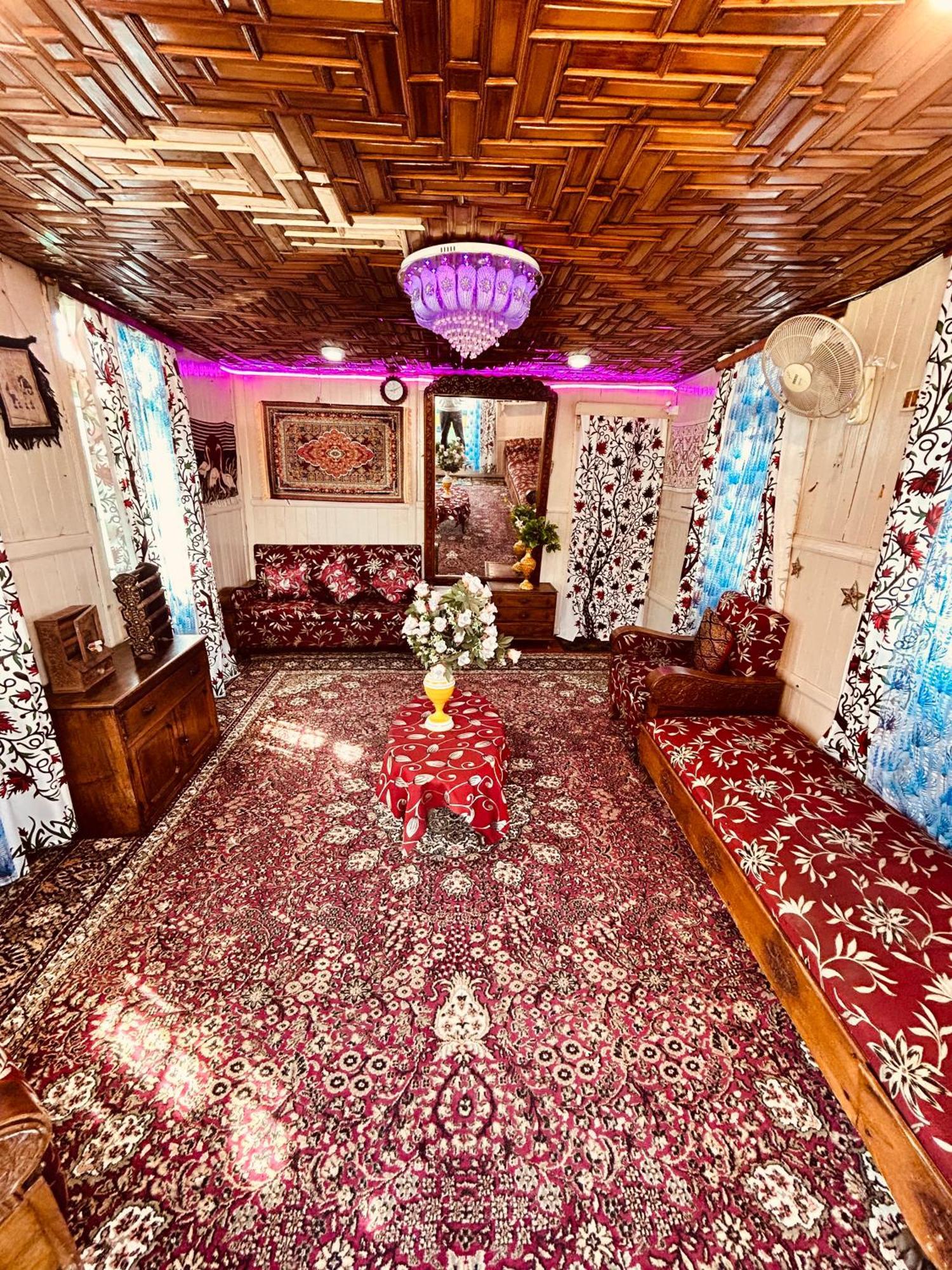 Houseboat Altaf And Transportation Hotel Srinagar  Exterior photo