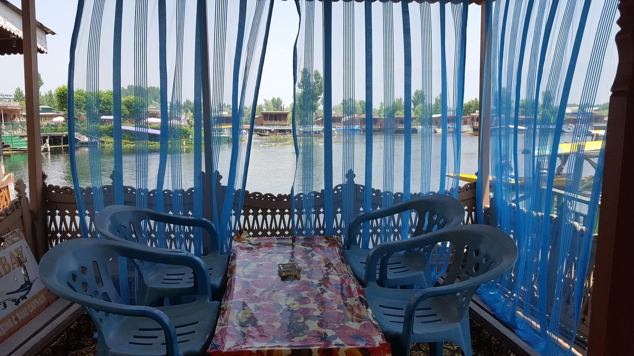 Houseboat Altaf And Transportation Hotel Srinagar  Exterior photo